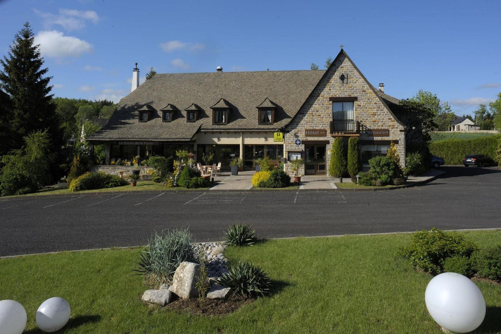 Hotel Logis Le Relais De La Poste Neuveglise ภายนอก รูปภาพ