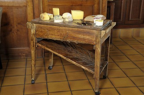 Hotel Logis Le Relais De La Poste Neuveglise ภายนอก รูปภาพ